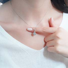 0,11 ct Pırlanta Baget Kolye